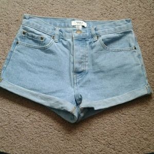 Light denim high rise short short